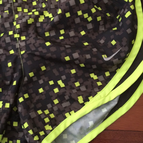 nike running shorts - Picture 3 of 3